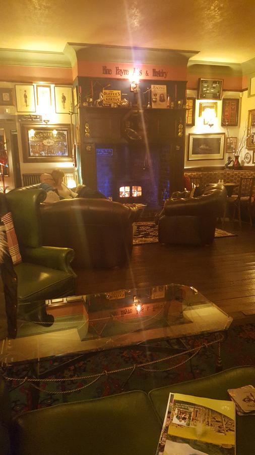The Black Horse Hellifield Exterior photo